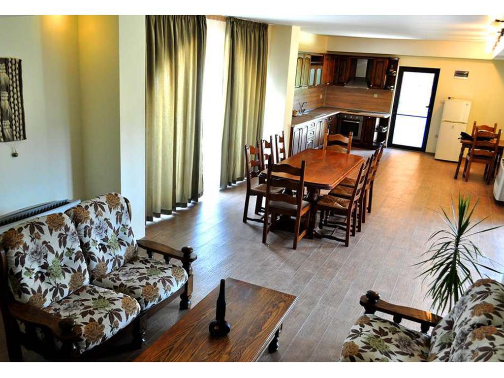 Yustina Villas Guest House المظهر الخارجي الصورة